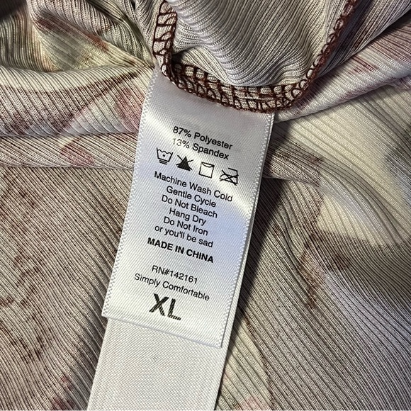 LuLaRoe Ribbed Floral V Neck Burgundy Rose Print Shirt XL - Picture 6 of 7